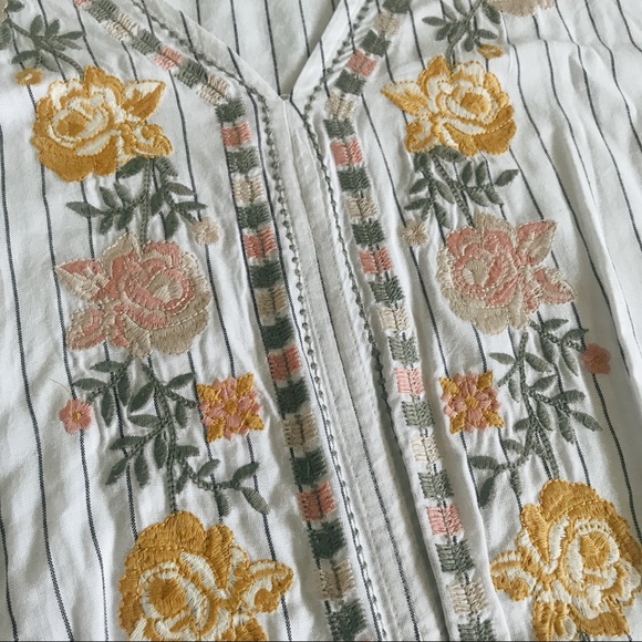 Floral V Neck Tee Baseball Stripe + Front Tie - Picture 4 of 5